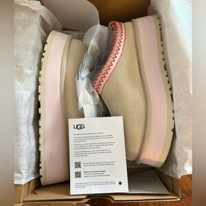 UGG Tazz Love 26 - Women’s Size 8